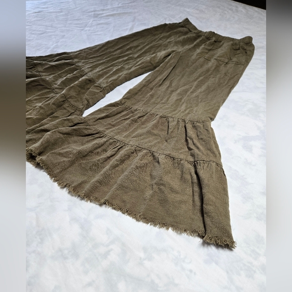 Umgee Linen Blend Ruffle Hem Pants Size Small Pockets Olive Green - Picture 3 of 14